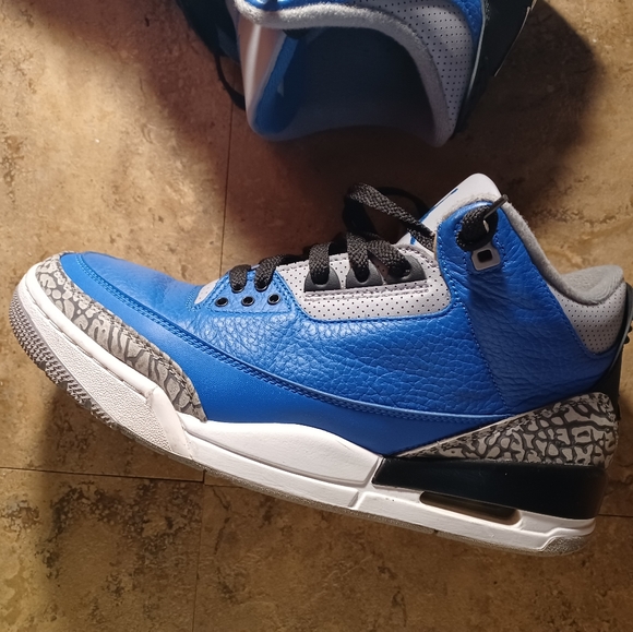 Jordan 3 retro Varsity main image 5